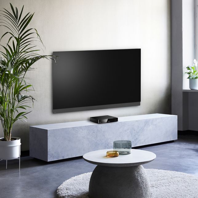 Designul subțire și compact al playerului Blu-ray permite amplasarea flexibilă într-o varietate de interioare